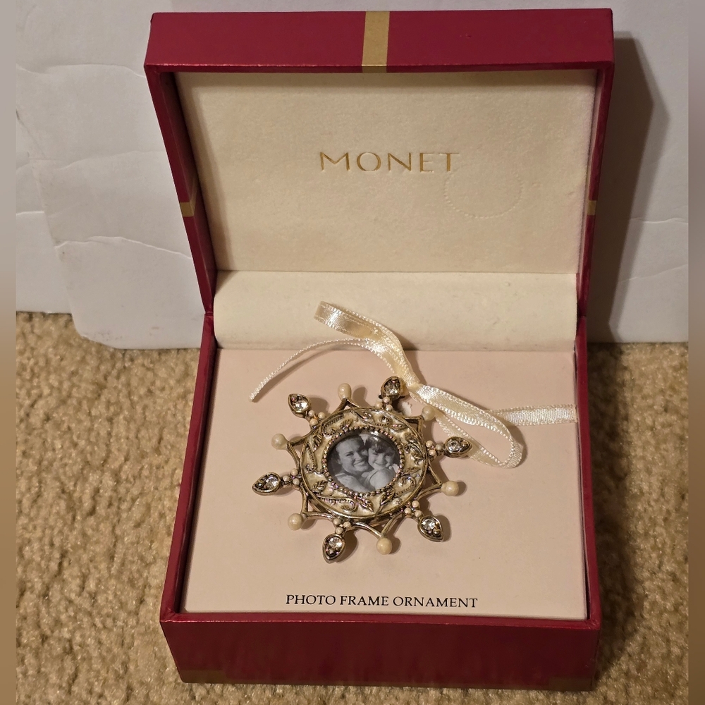 Monet Snowflake Picture Frame Ornament/pendant
